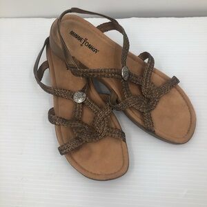 Minnetonka’s women’s‎ sandals gold and tan size 10